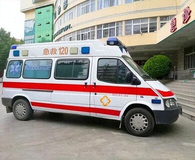 比如救护车拉病人转院出院回家按公里收费 相关图片