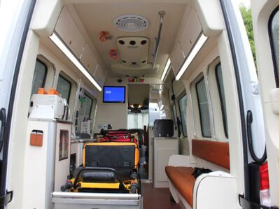 乌鲁木齐跨省出院120救护车-救护车出租长途转运-随车医护人员 相关图片